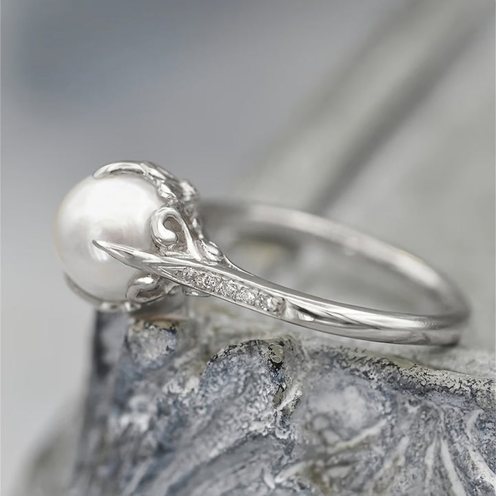 Fijne ring met parels en kristallen