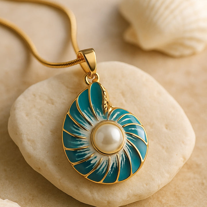 Ketting met blauwe schelpparel
