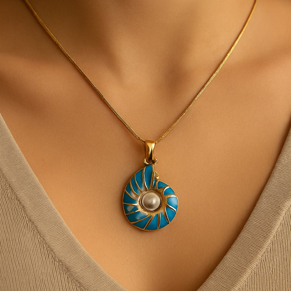 Ketting met blauwe schelpparel