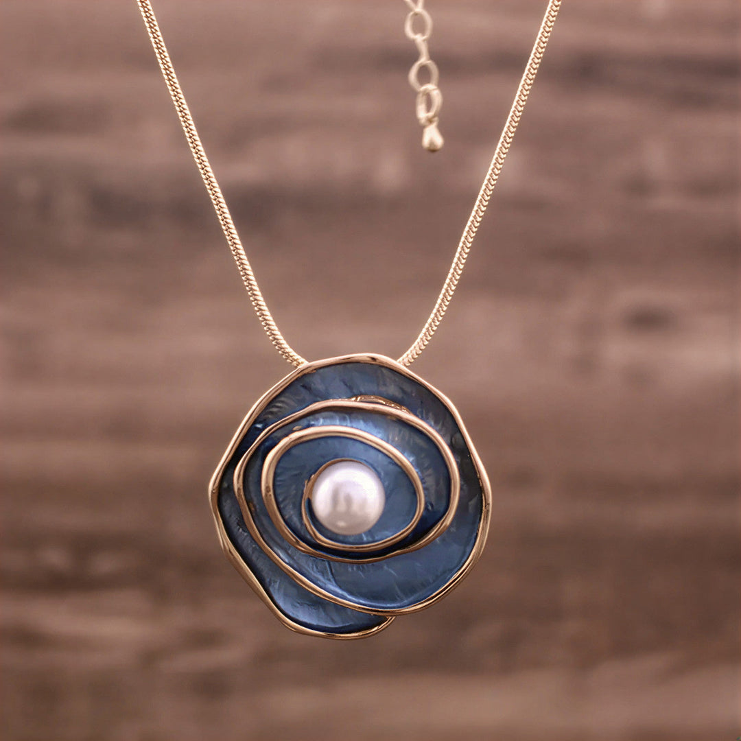 Elegante ketting met blauwe parels