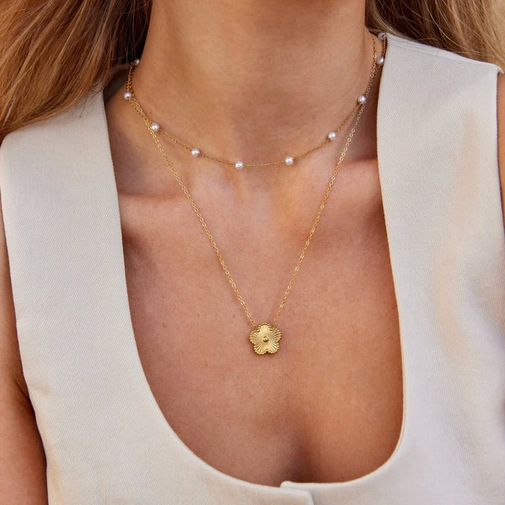 Tijdloze ketting met gouden parels